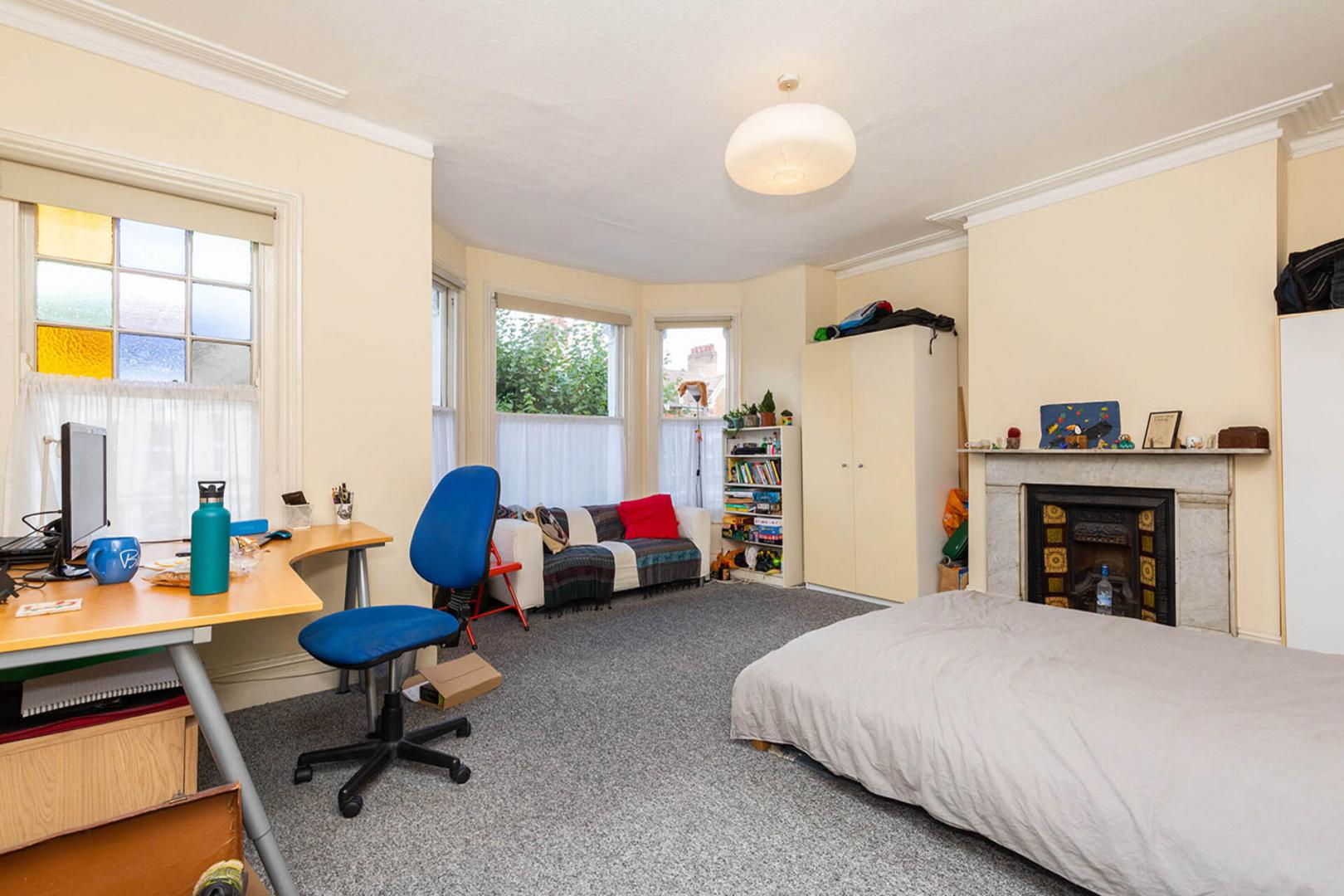 whole house with 2 receptions and 6 large bedrooms  Burgoyne Road, Harringay - Hornsey 